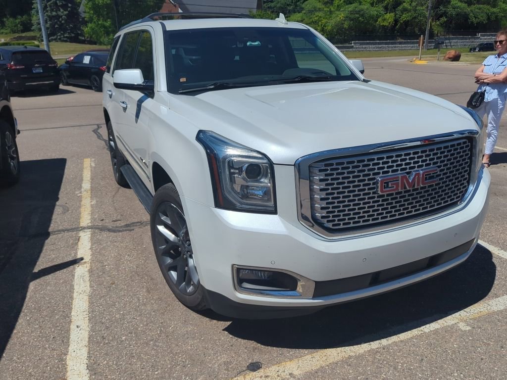 Used 2017 WHITE FROST TRICOAT GMC Denali image 3