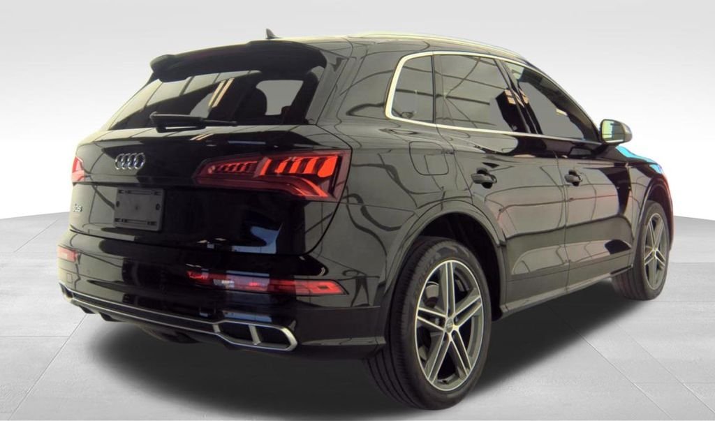 Used 2019  Audi 3.0T Premium Plus image 4