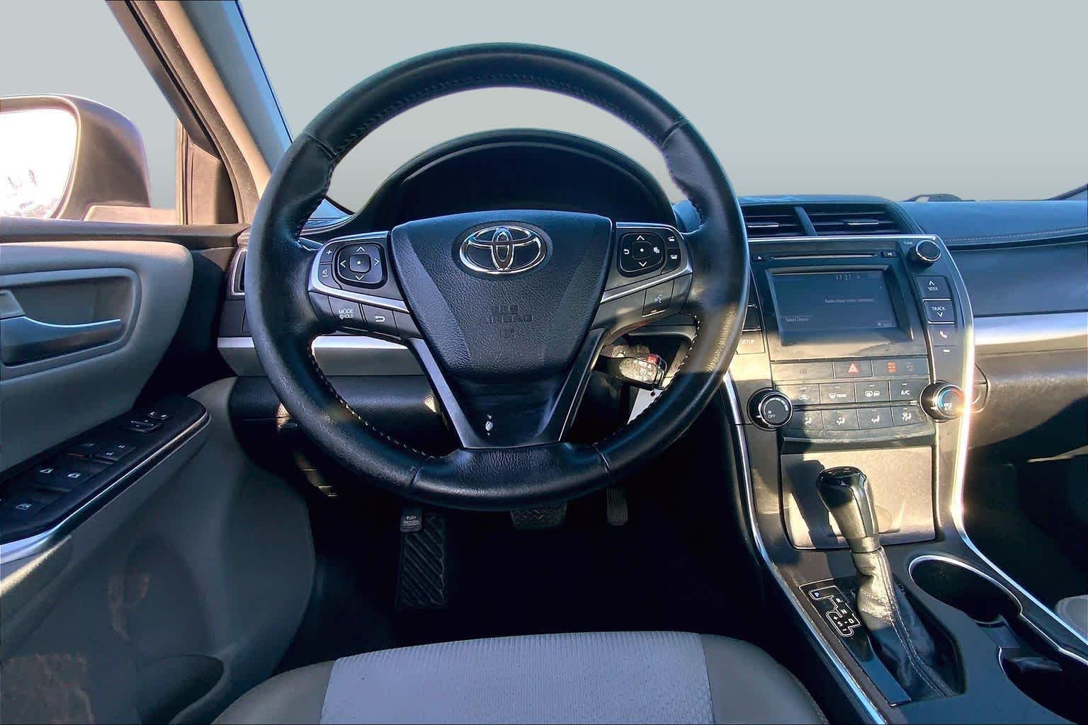 Used 2016 Super White Toyota SE image 6