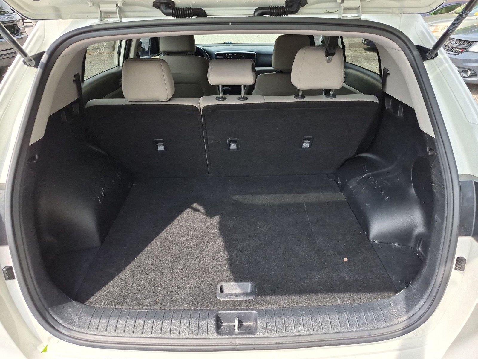 Used 2020 Clear White Kia LX image 32