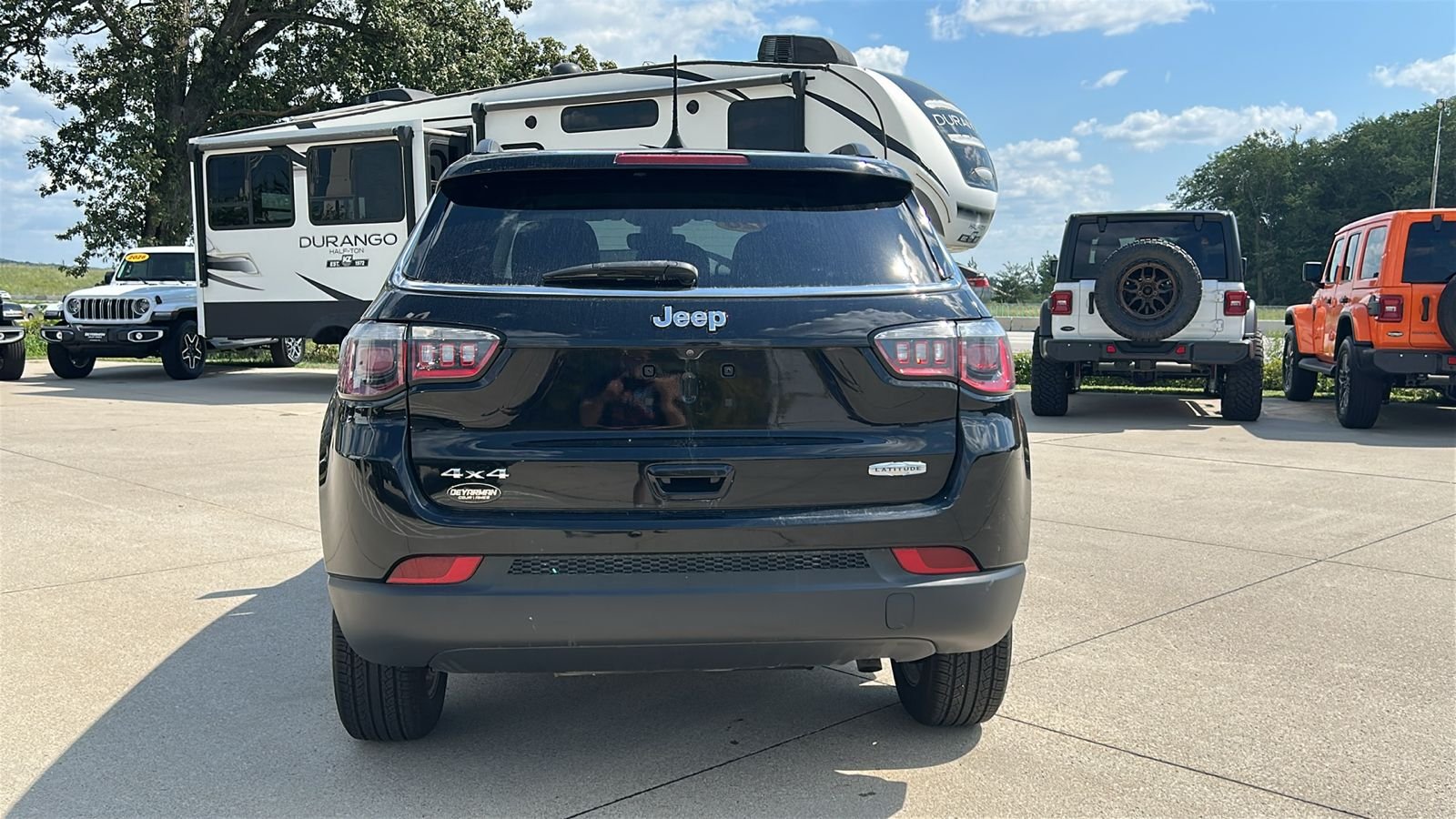 Used 2020 Black Jeep Latitude image 5