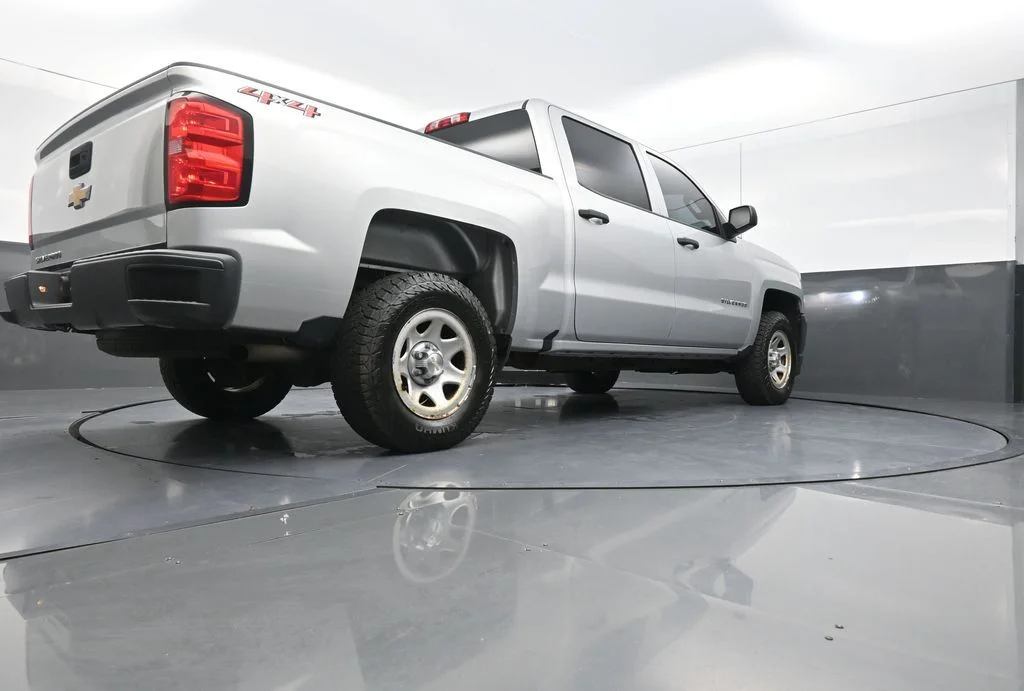 Used 2018 Silver Chevrolet WT image 27