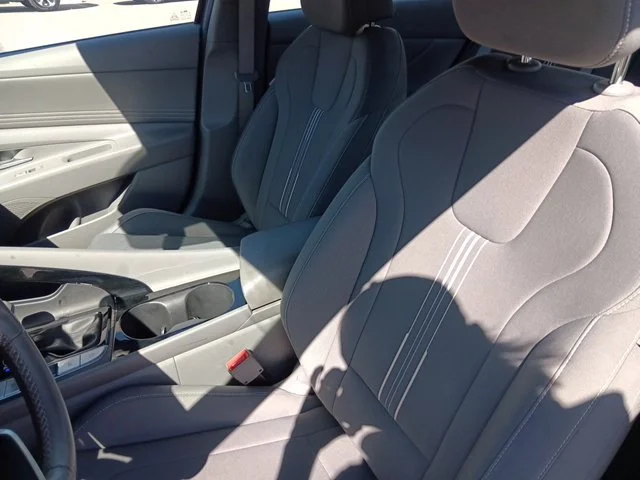 Used 2025 Blue Hyundai SEL Convenience image 10