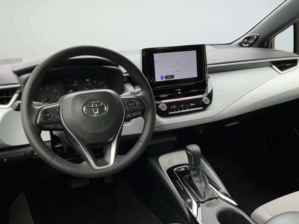 Used 2023  Toyota SE image 11