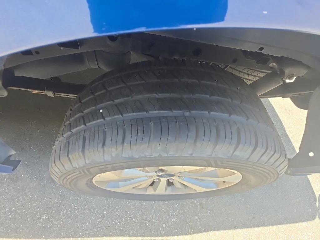 Used 2018 Blue Ford XL image 18