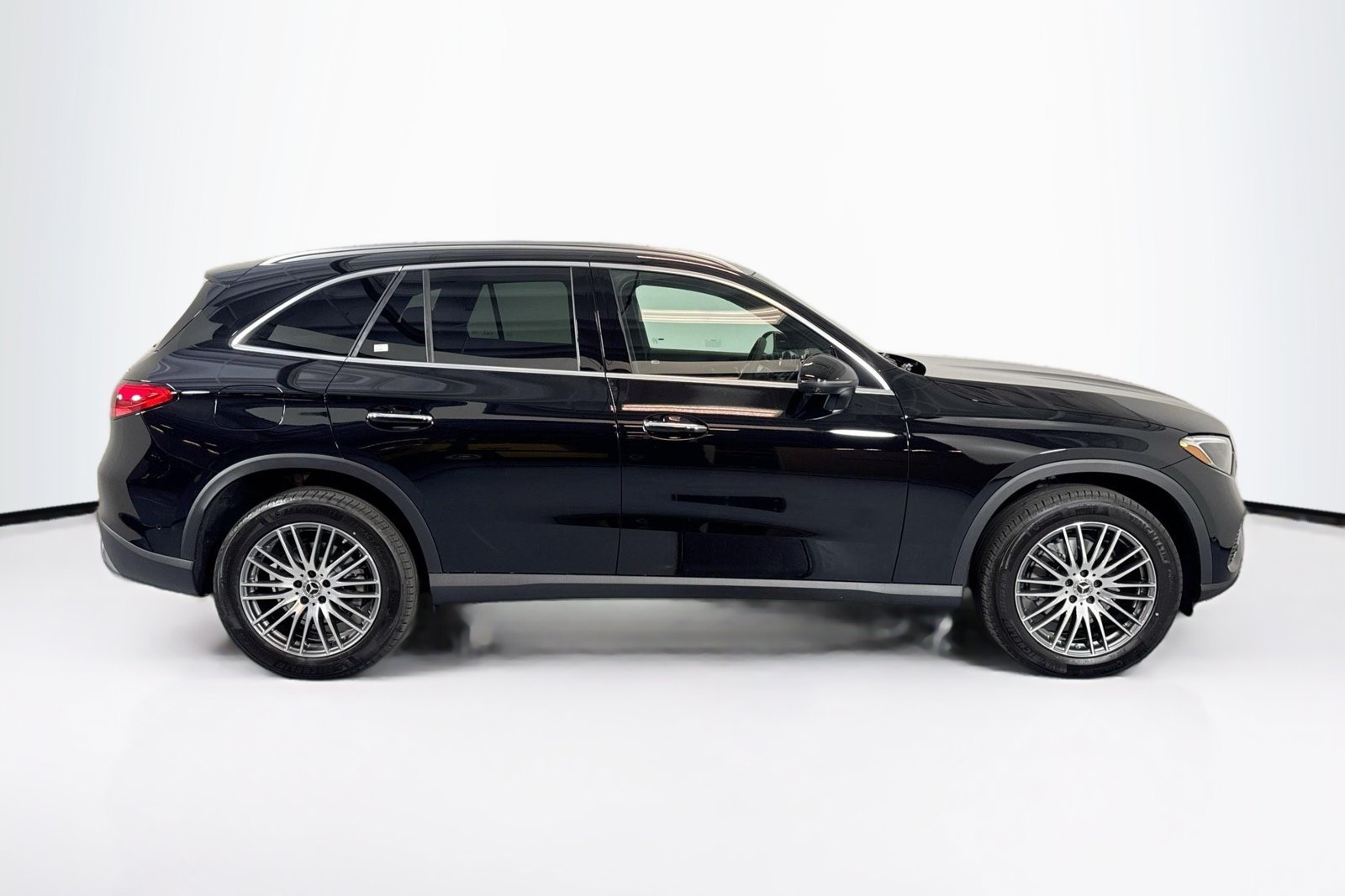 New 2026 Black Mercedes-Benz GLC 300 image 4
