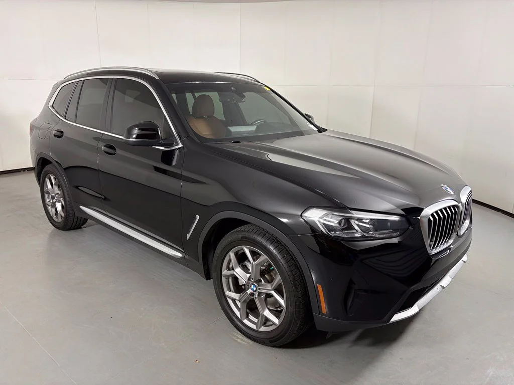 Used 2022 Black BMW sDrive30i image 2