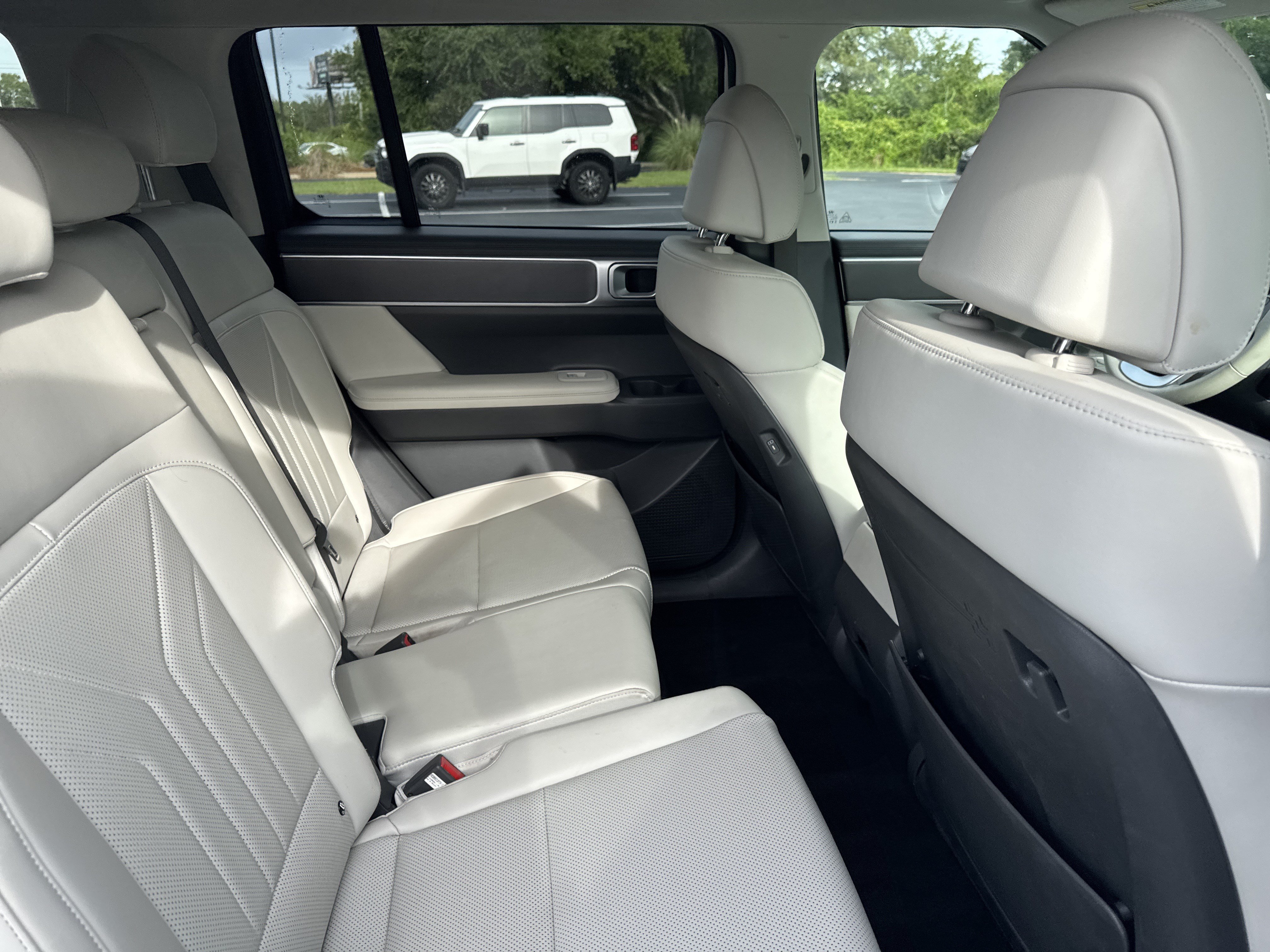 Used 2025 Serenity White Hyundai SEL image 29