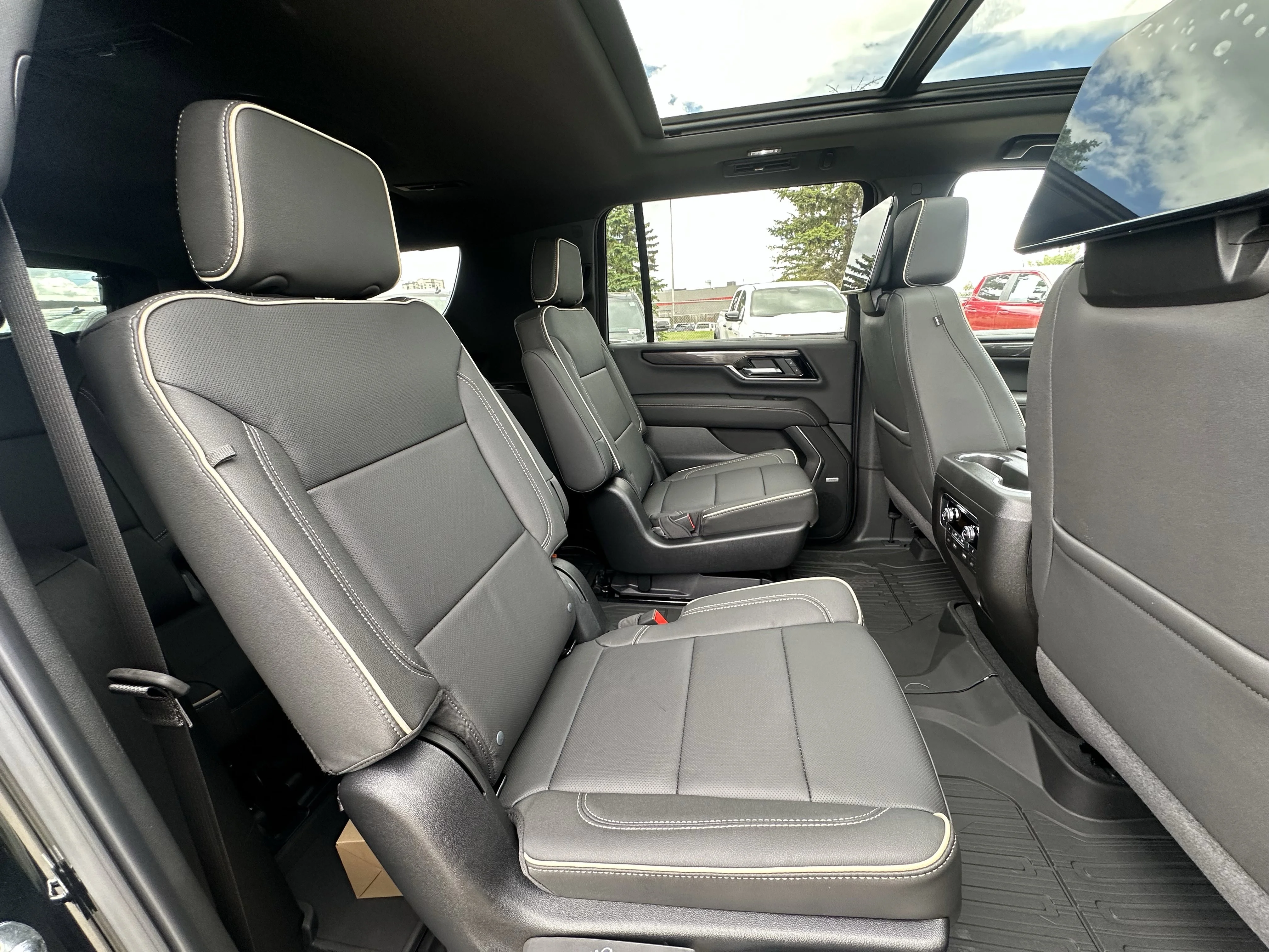 New 2026 Onyx Black GMC Elevation image 19