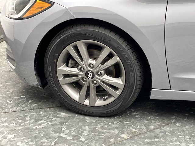 Used 2017 Shale Gray Metallic Hyundai SE image 25