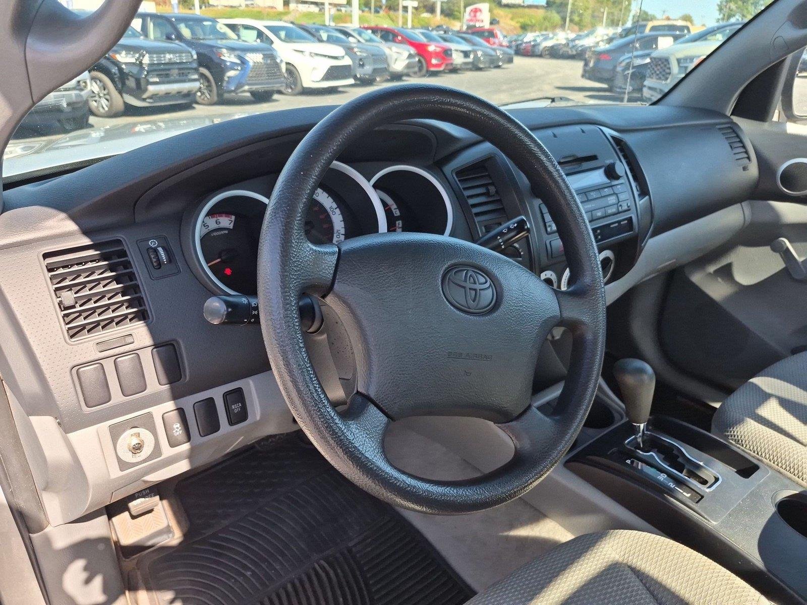Used 2011  TOYOTA REGCAB image 18