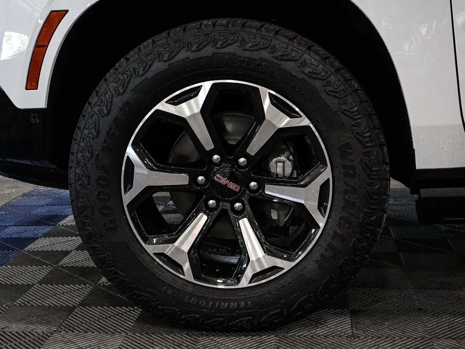 New 2026 White GMC AT4 image 20