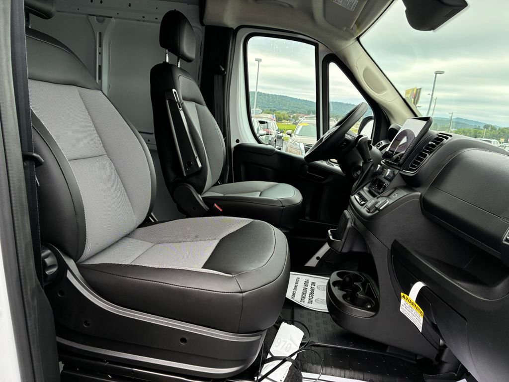 New 2026 Bright White Clearcoat RAM Base image 18