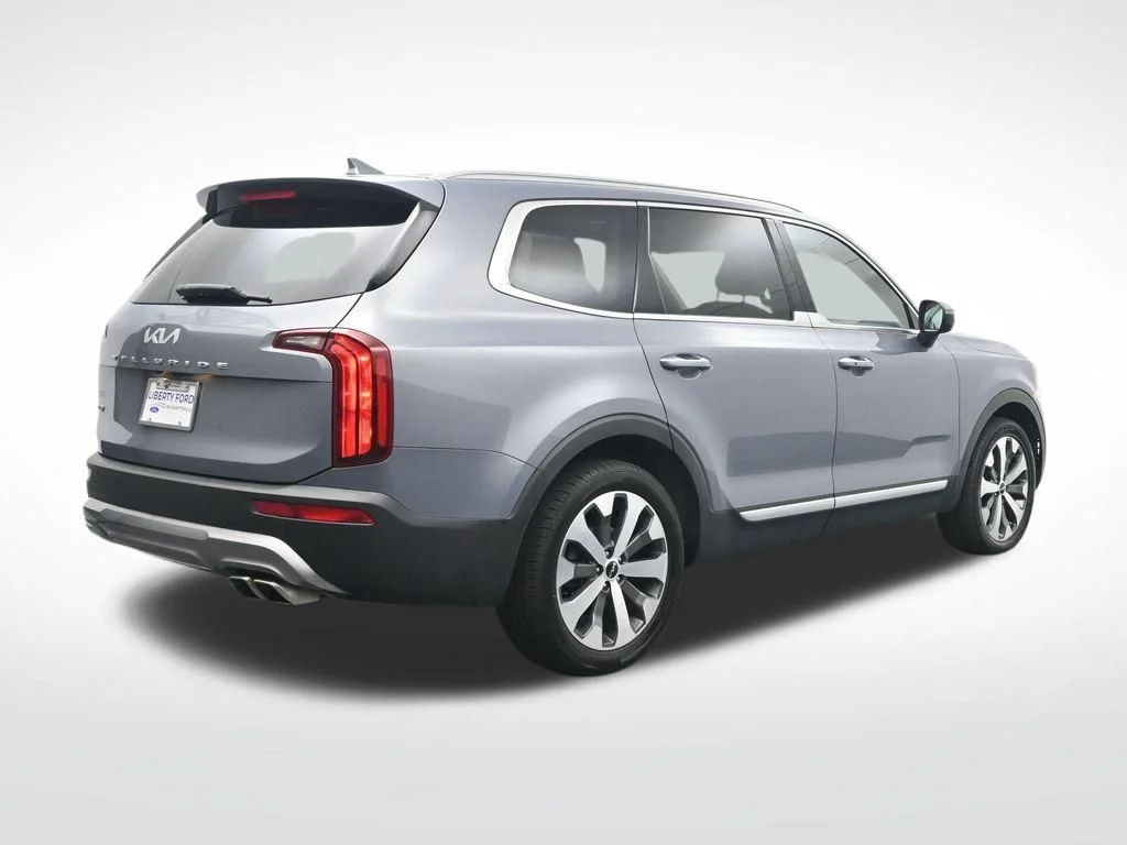 Used 2022 Everlasting Silver Kia S image 6