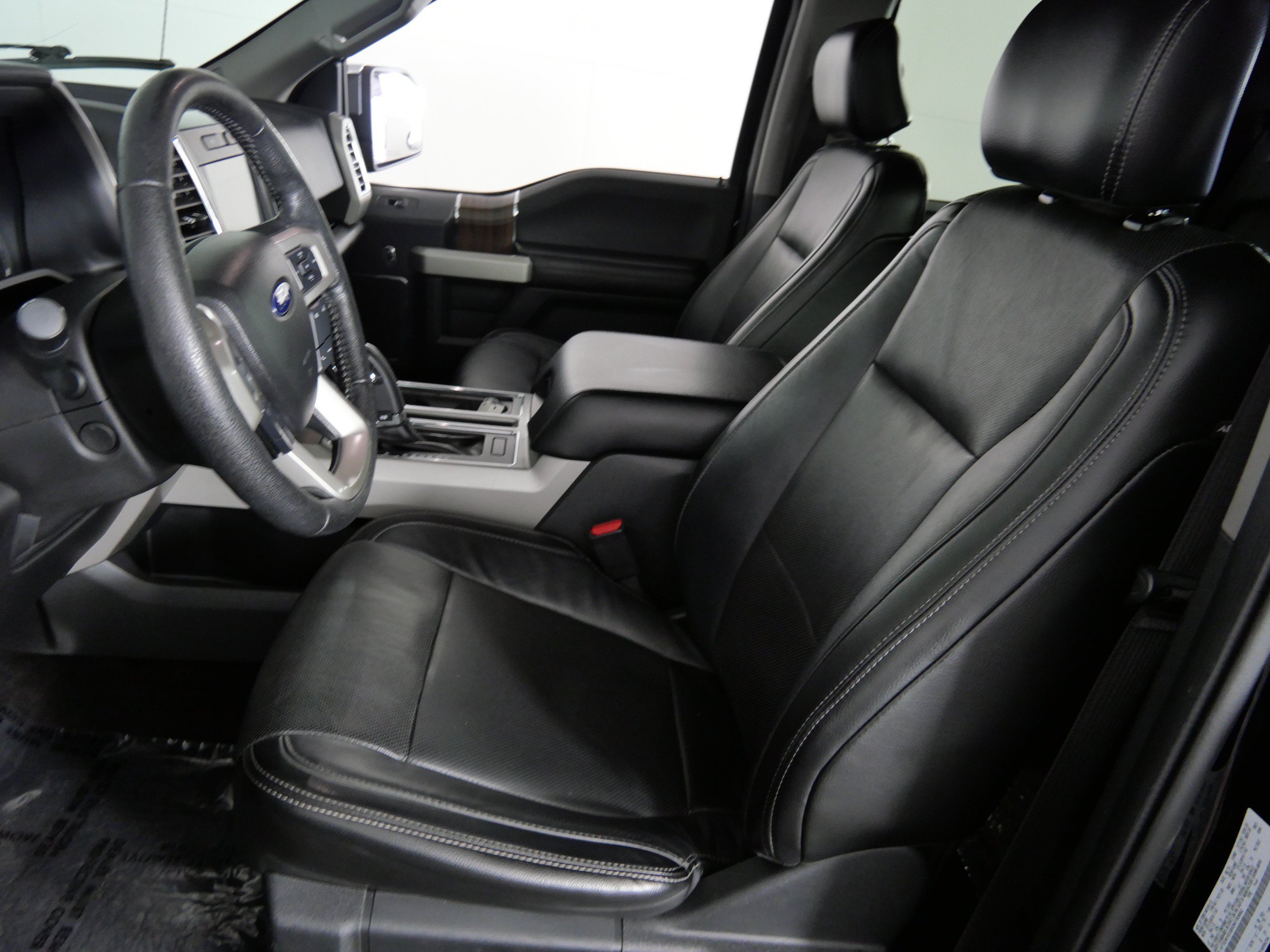 Used 2016 Shadow Black Ford Lariat image 19