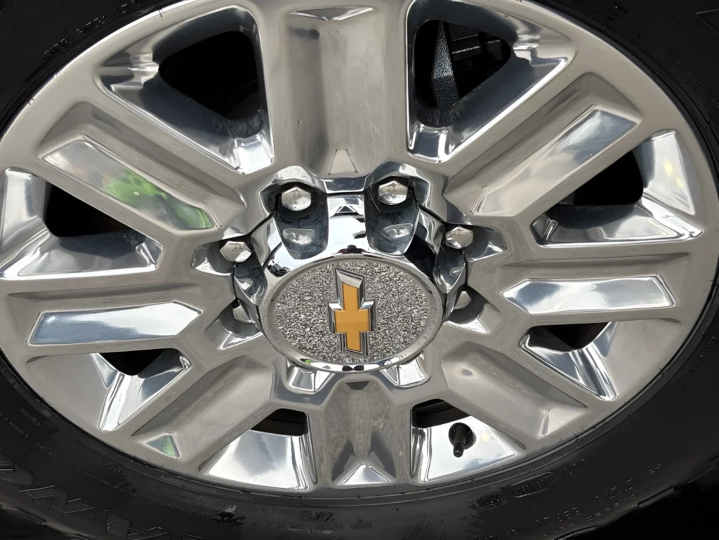 Used 2025 Pearl Chevrolet High Country image 43