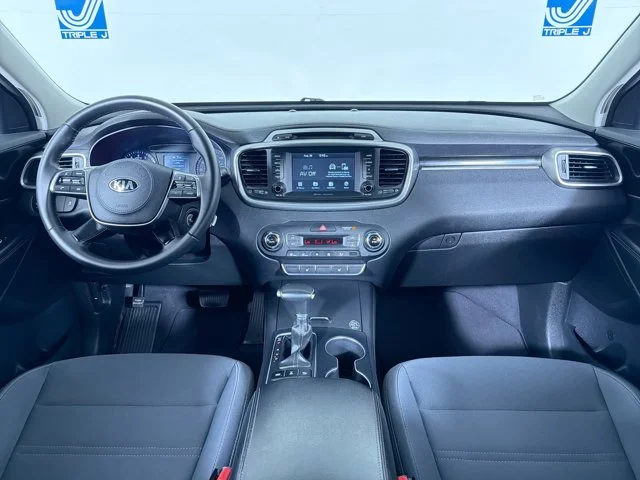 Used 2019 Platinum Graphite Kia LX image 19
