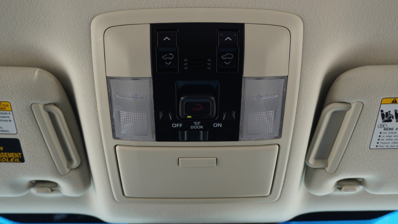 Certified Used 2023 EMINENT WHITE PEARL Lexus GX 460 Premium image 29