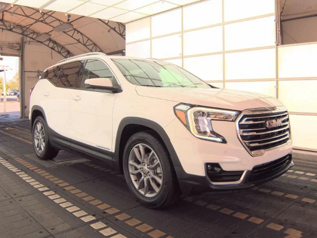 Used 2023 Summit White GMC SLT image 4