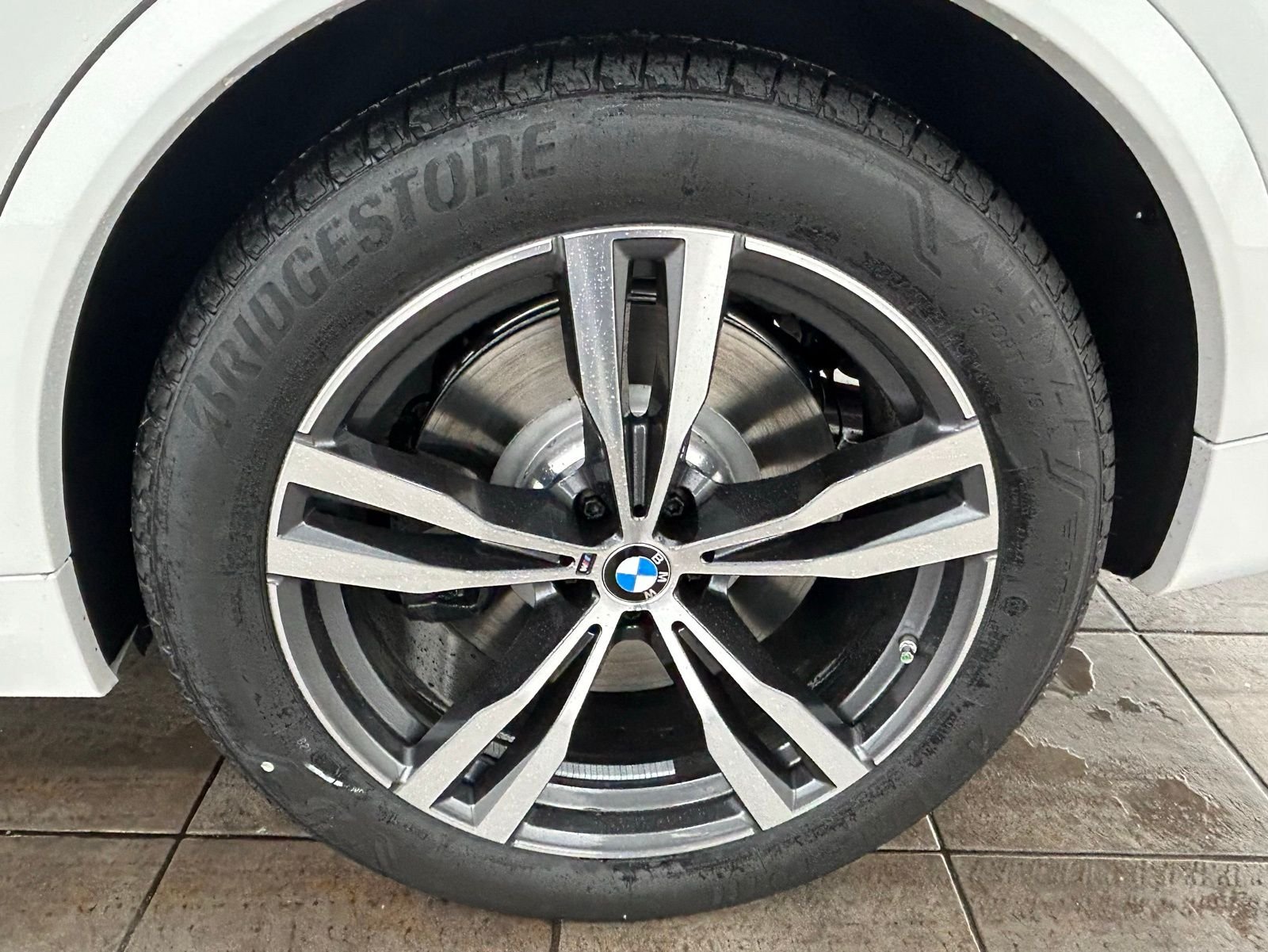 New 2026 Alpine White BMW M60i image 38