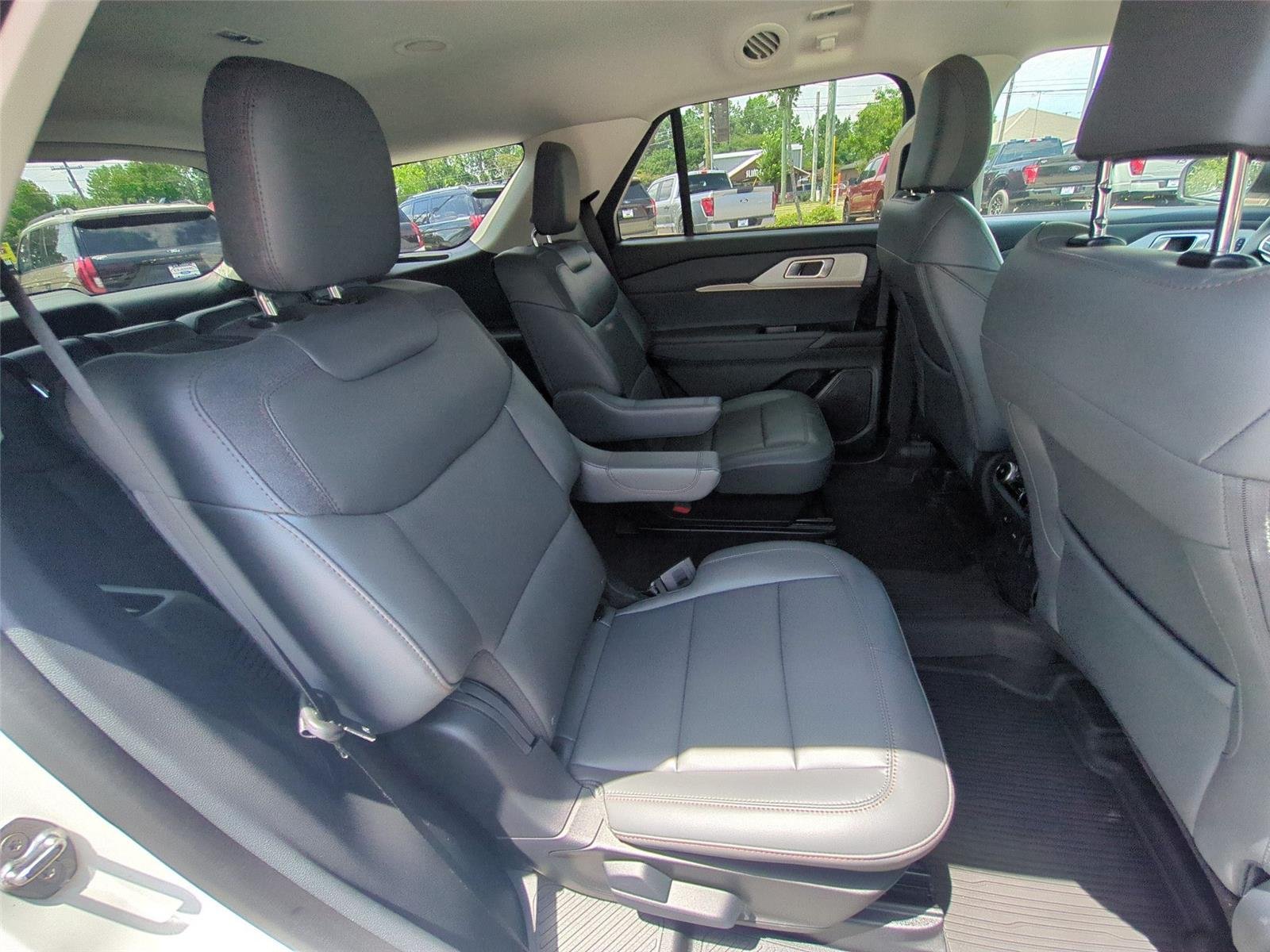 New 2026 Star White Metallic Tri-Coat Ford Active image 37