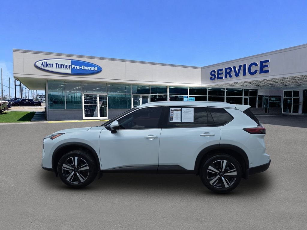 Used 2024 Everest White Pearl Nissan SL image 5