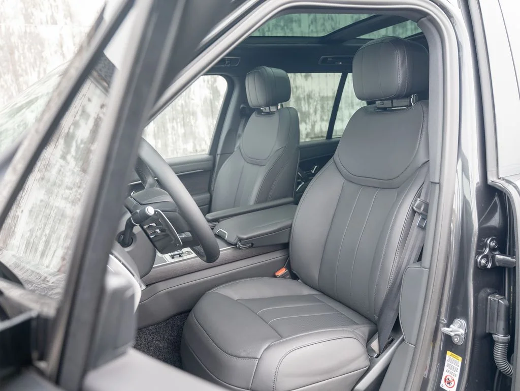 New 2026 Carpathian Grey Land Rover SE image 19