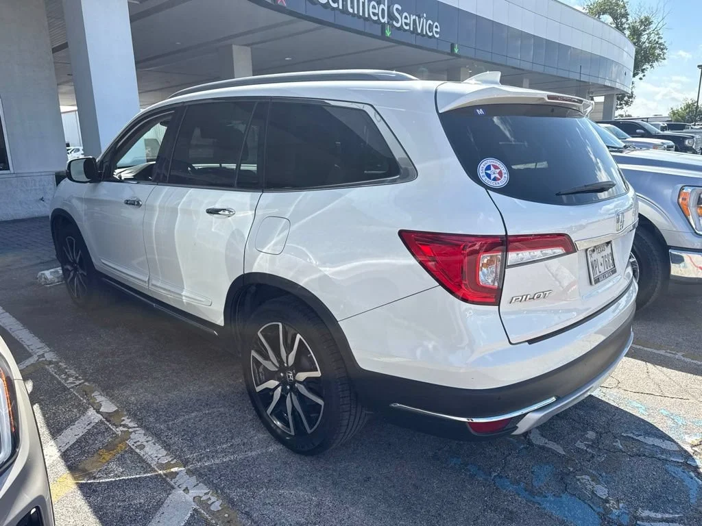Used 2019 White Honda Touring image 2