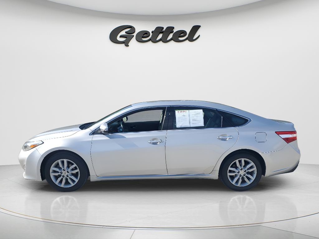 Used 2014 Silver Toyota XLE image 8