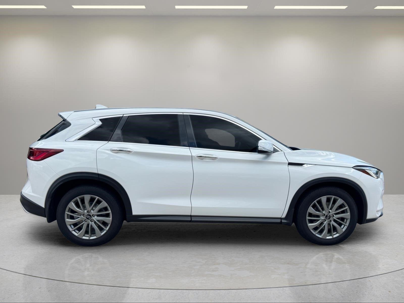 Used 2023 Lunar White INFINITI PURE image 6