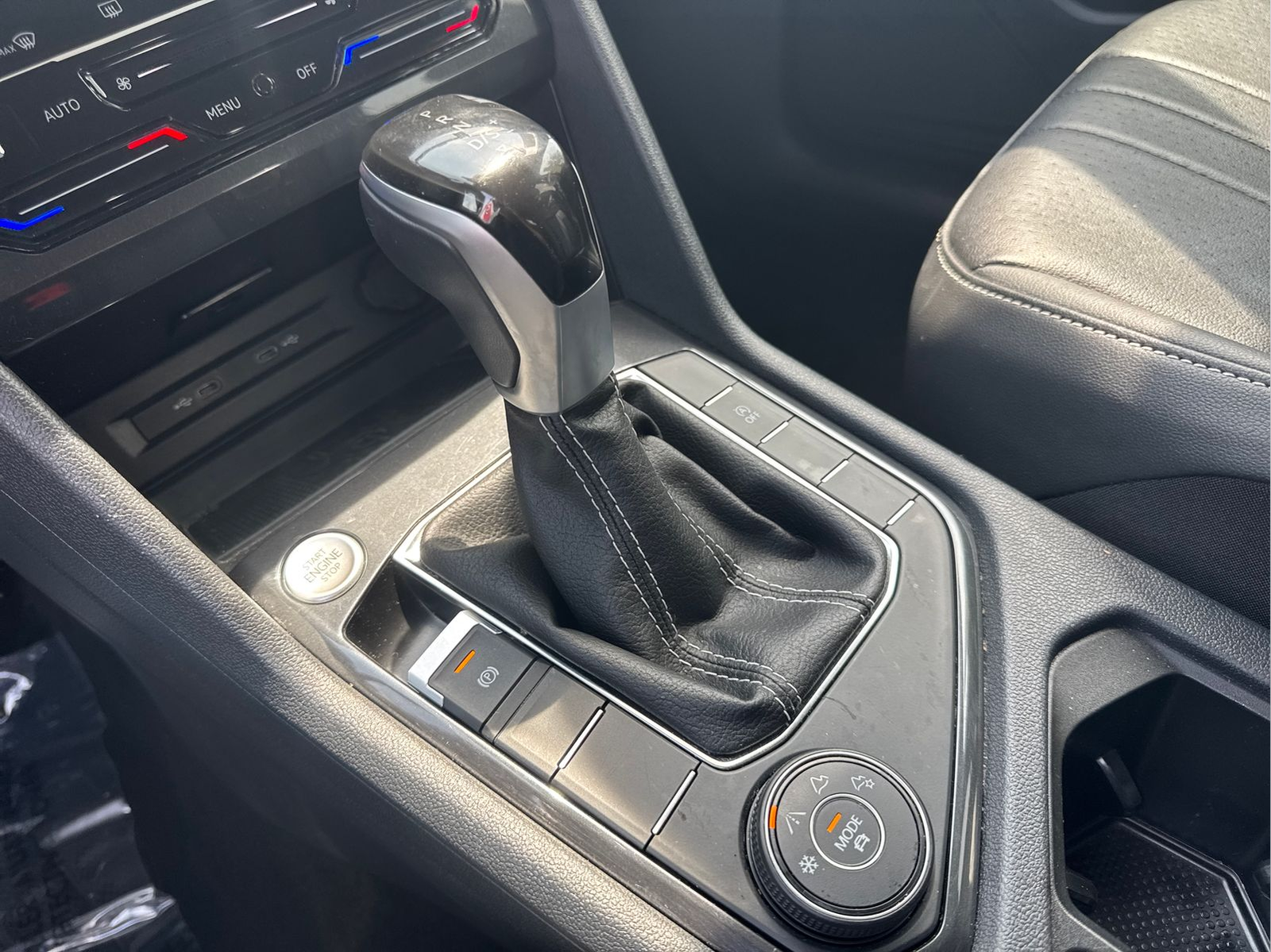 Used 2024  Volkswagen 2.0T SE image 19