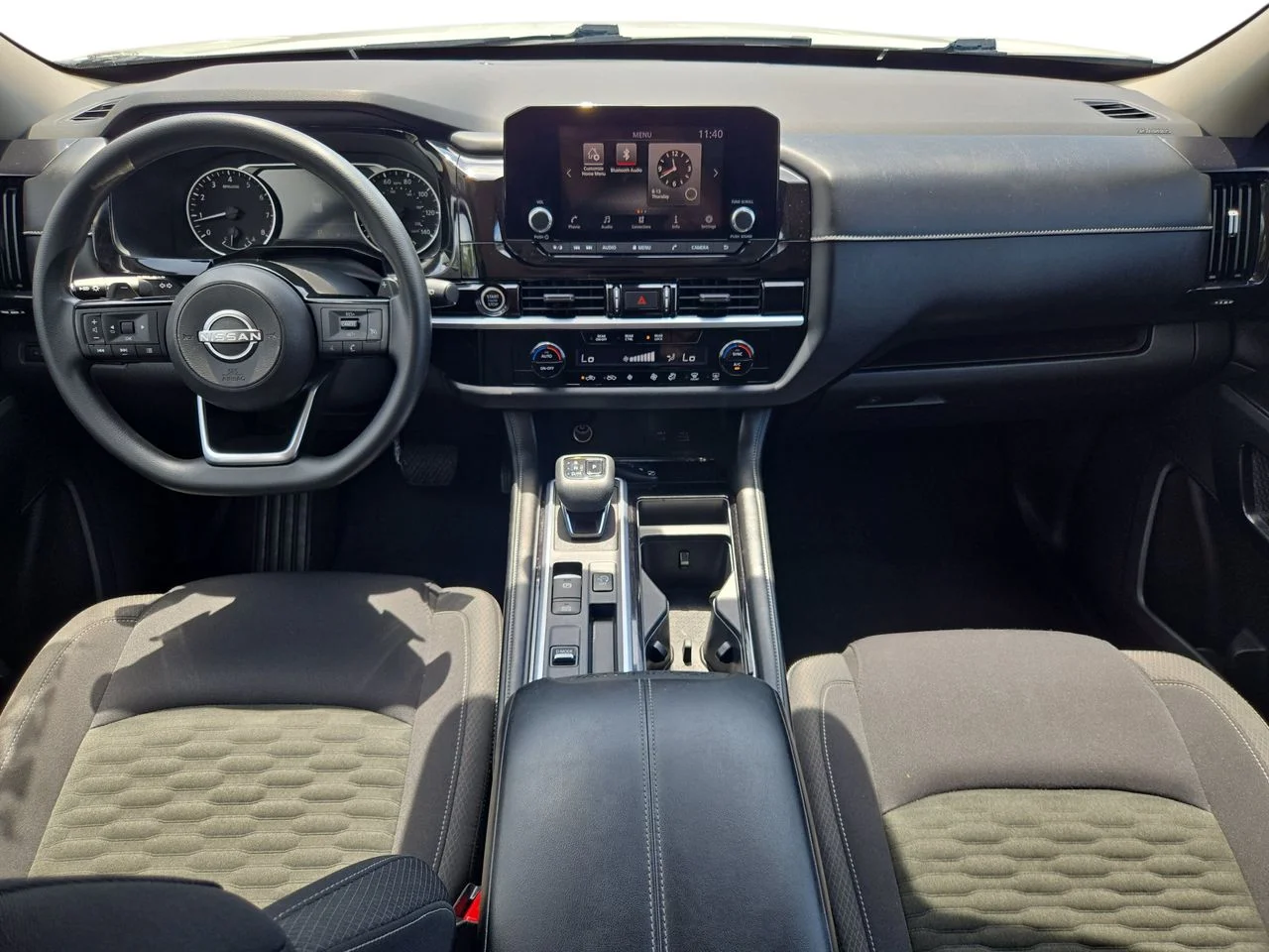 Used 2022 White Nissan S image 8