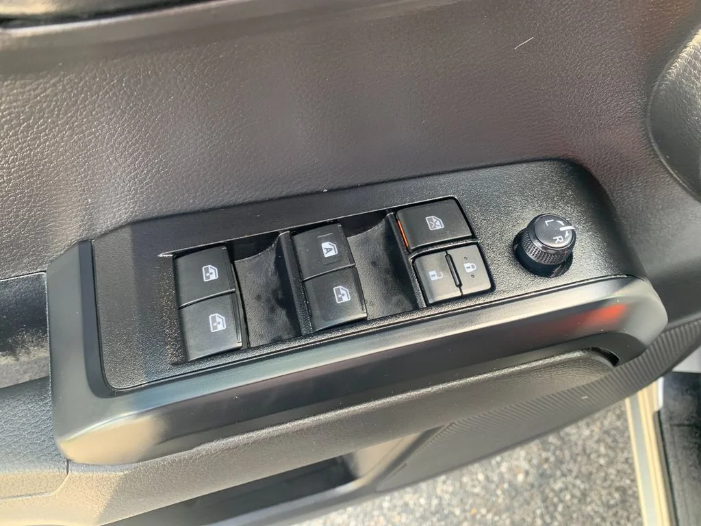 Used 2023 Silver Toyota SR image 13