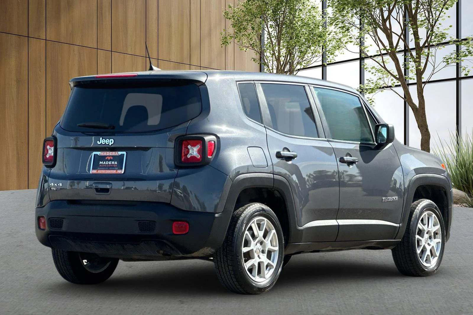 Used 2023 Gray Jeep Latitude image 4