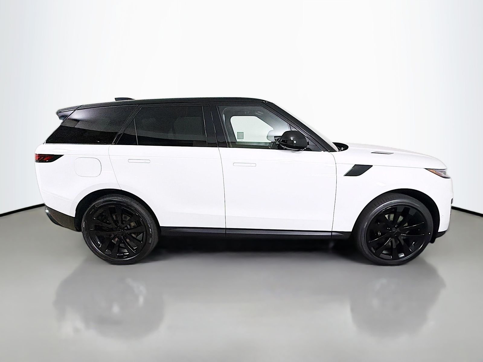 New 2026 Fuji White LAND ROVER SE image 6