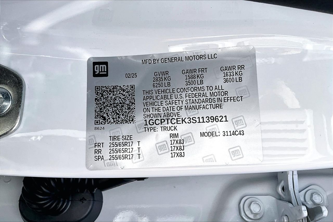 Used 2025 White Chevrolet LT image 16