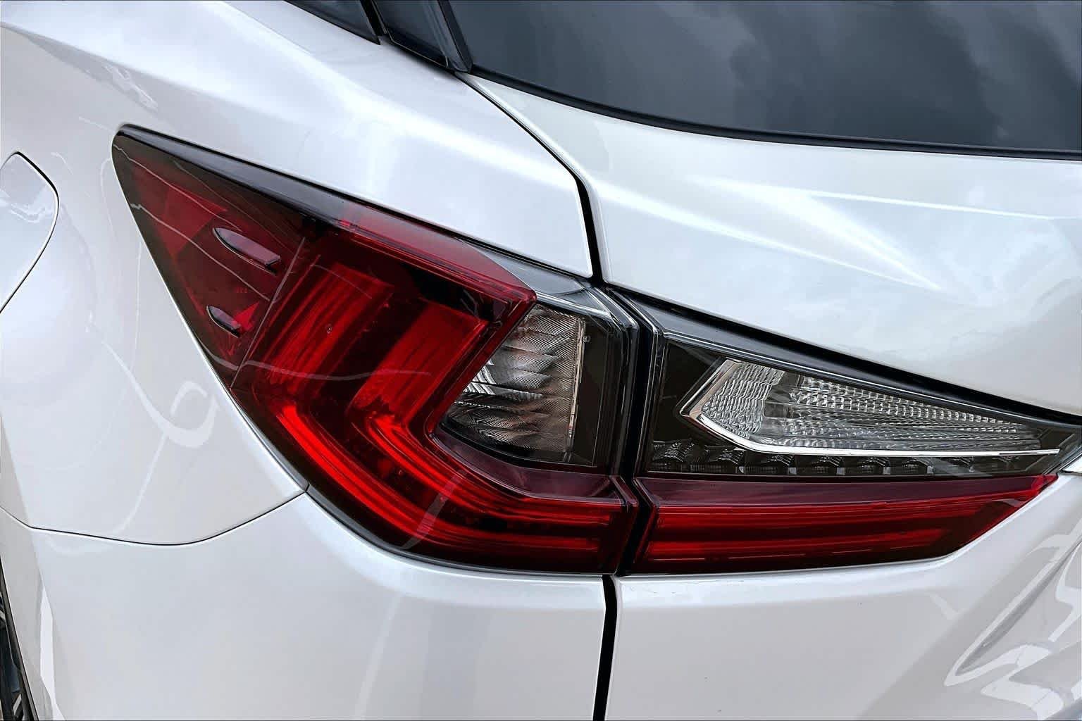 Used 2021 Eminent White Pearl Lexus  image 28