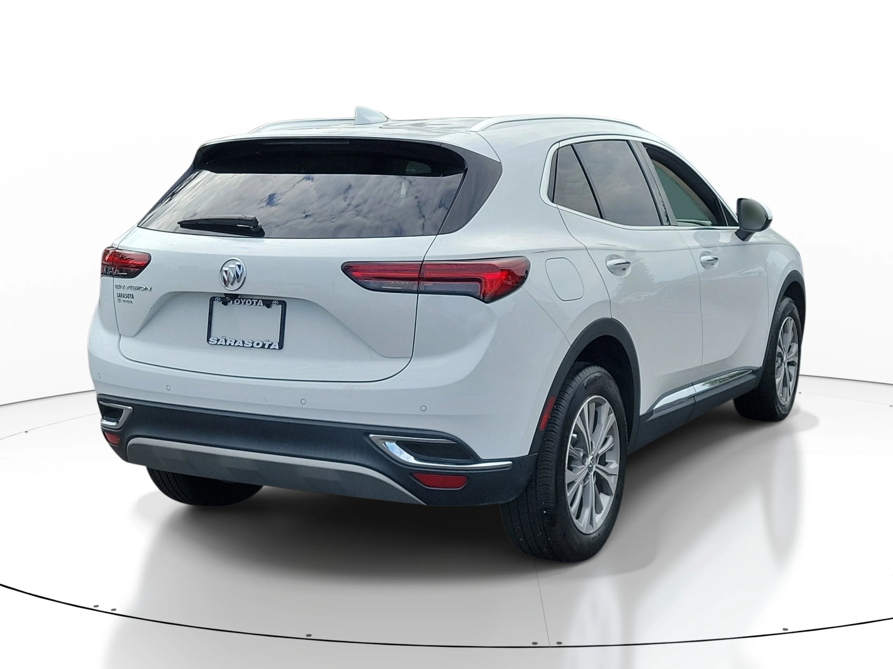 Used 2022 Summit White Buick Preferred image 6