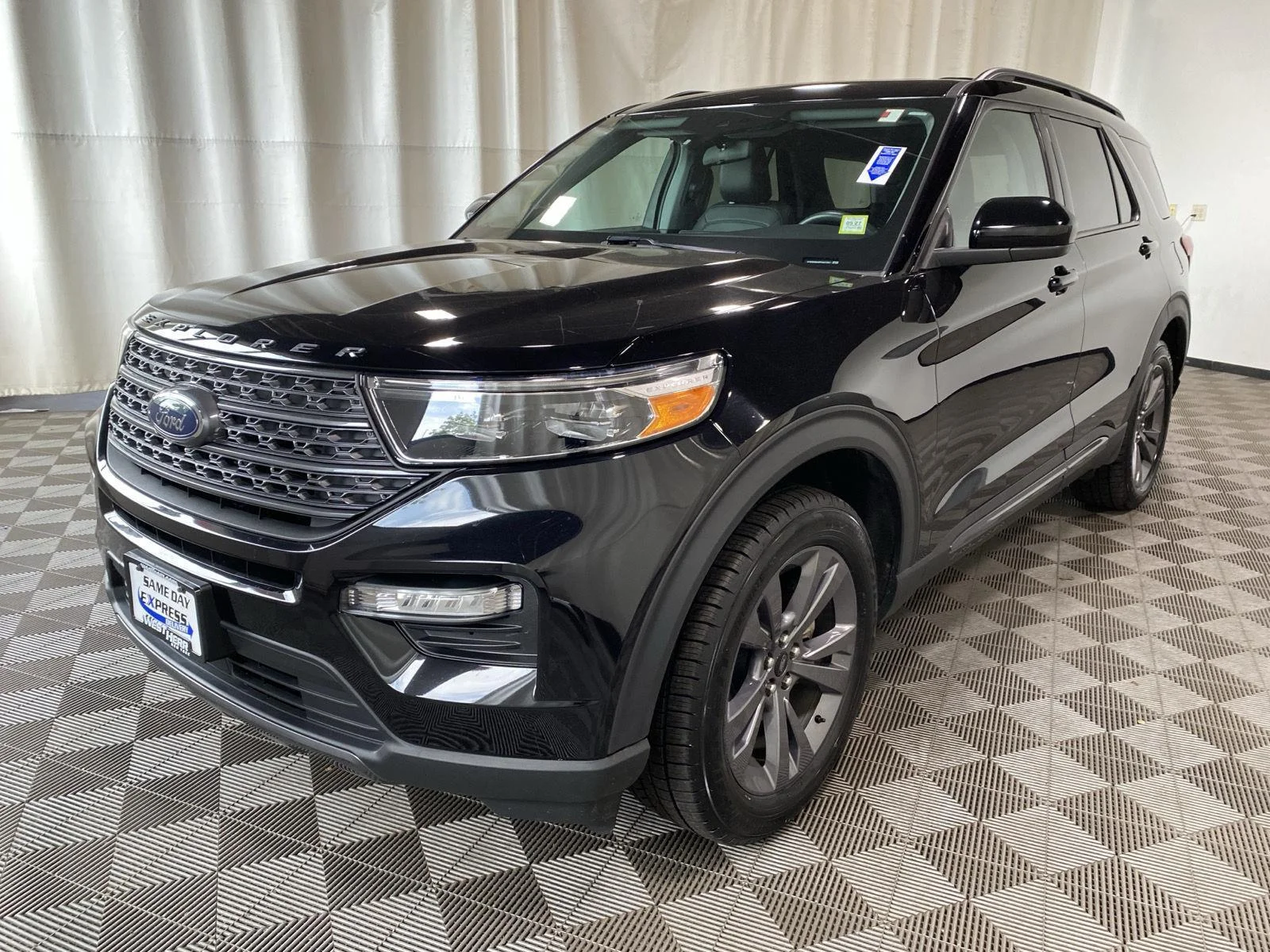Used 2023 Black Metallic Ford XLT image 5
