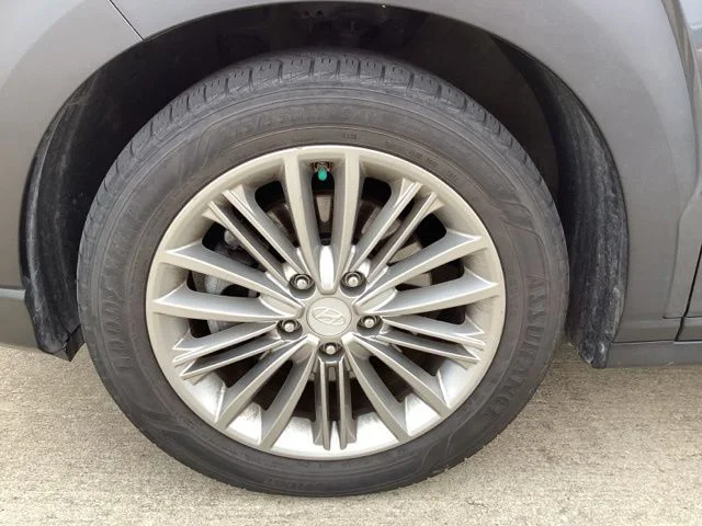 Used 2020 Gray Hyundai SEL Plus image 6
