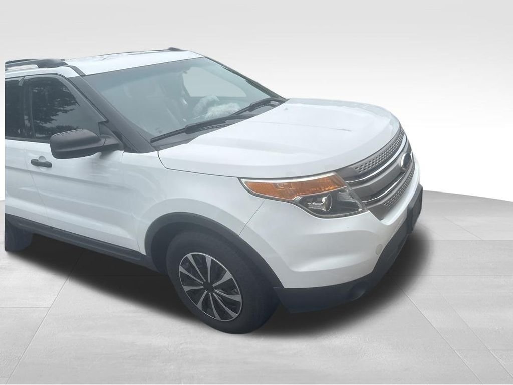 Used 2013 White Ford Base image 21