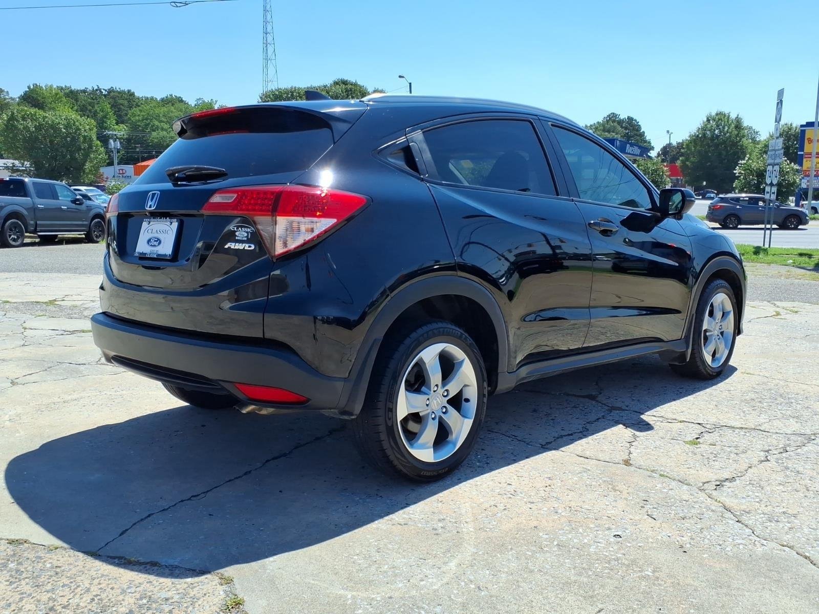 Used 2017 Crystal Black Pearl Honda EX-L Navi image 2