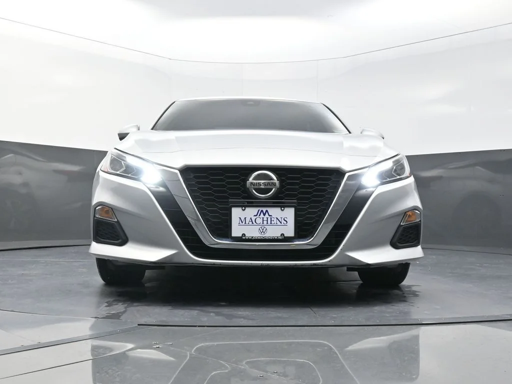 Used 2022 Silver Nissan 2.5 SV image 22