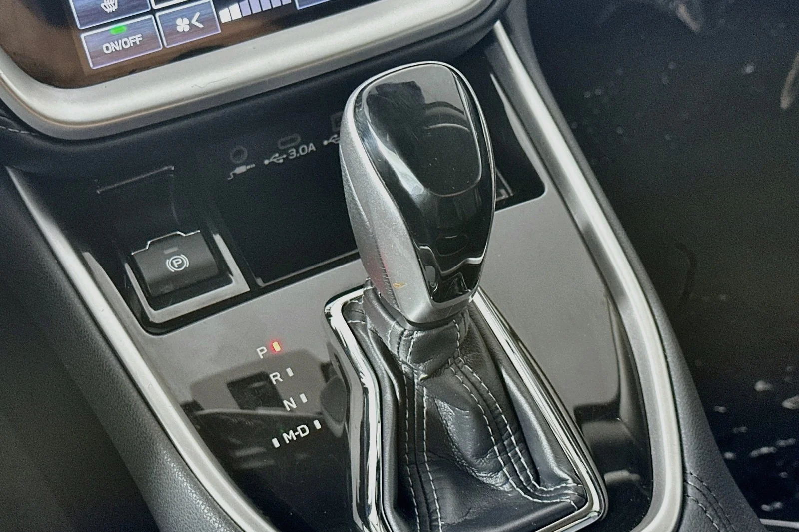 Used 2024 Ice Silver Metallic Subaru Limited image 7