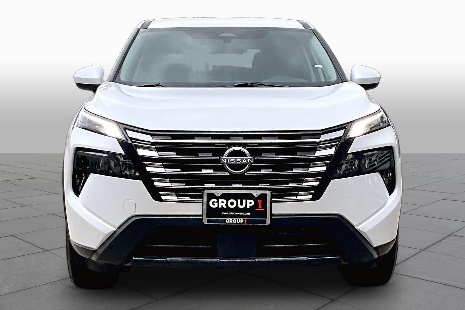 Used 2026 Everest White Pearl Tricoat Nissan SV image 4