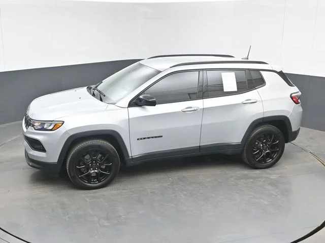 Used 2025 Silver Jeep Latitude image 32