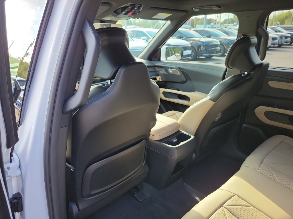 New 2027 Glacial White Pearl Kia EX image 18