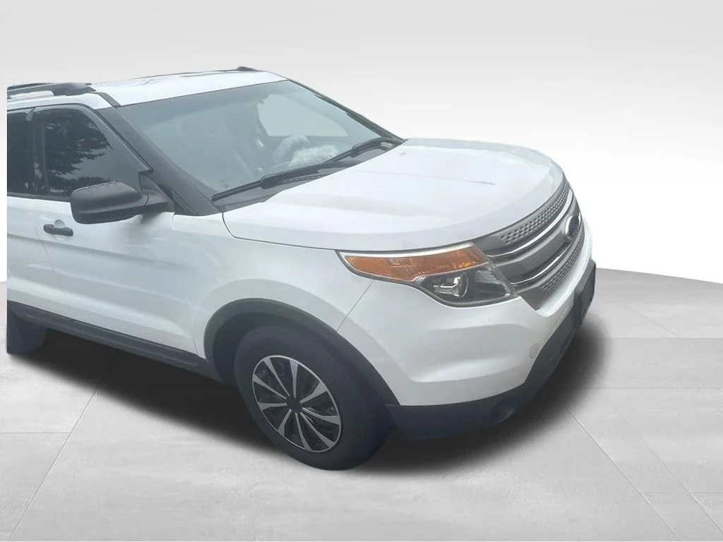 Used 2013 White Ford Base image 21