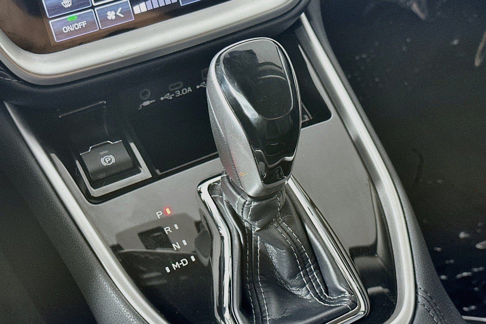 Used 2024 Ice Silver Metallic Subaru Limited image 7