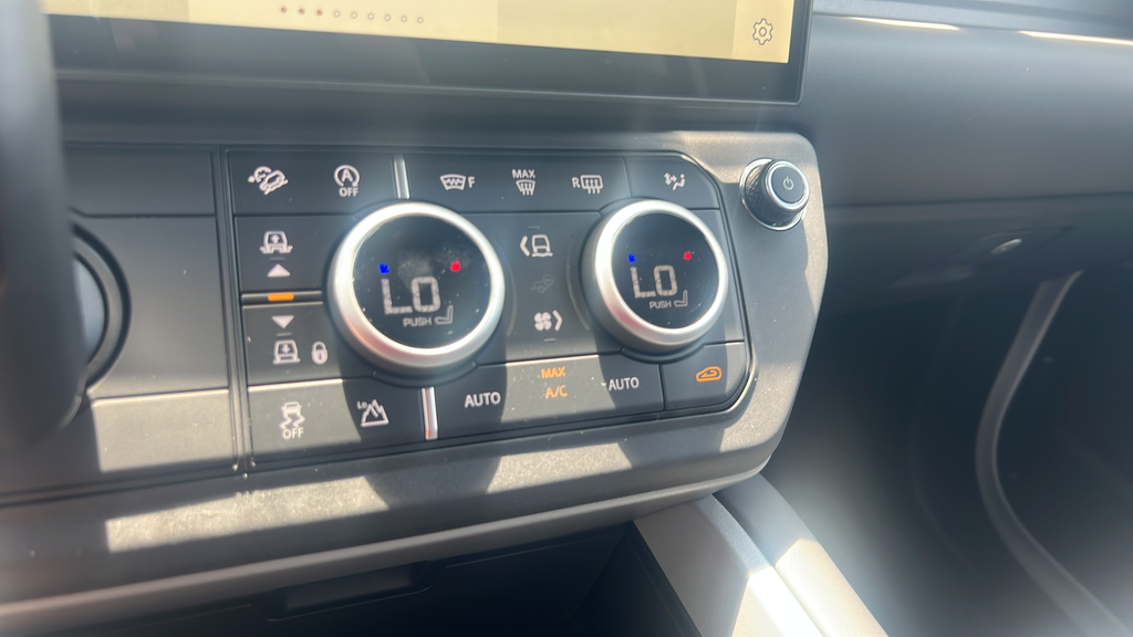 New 2026 White Land Rover V8 image 24